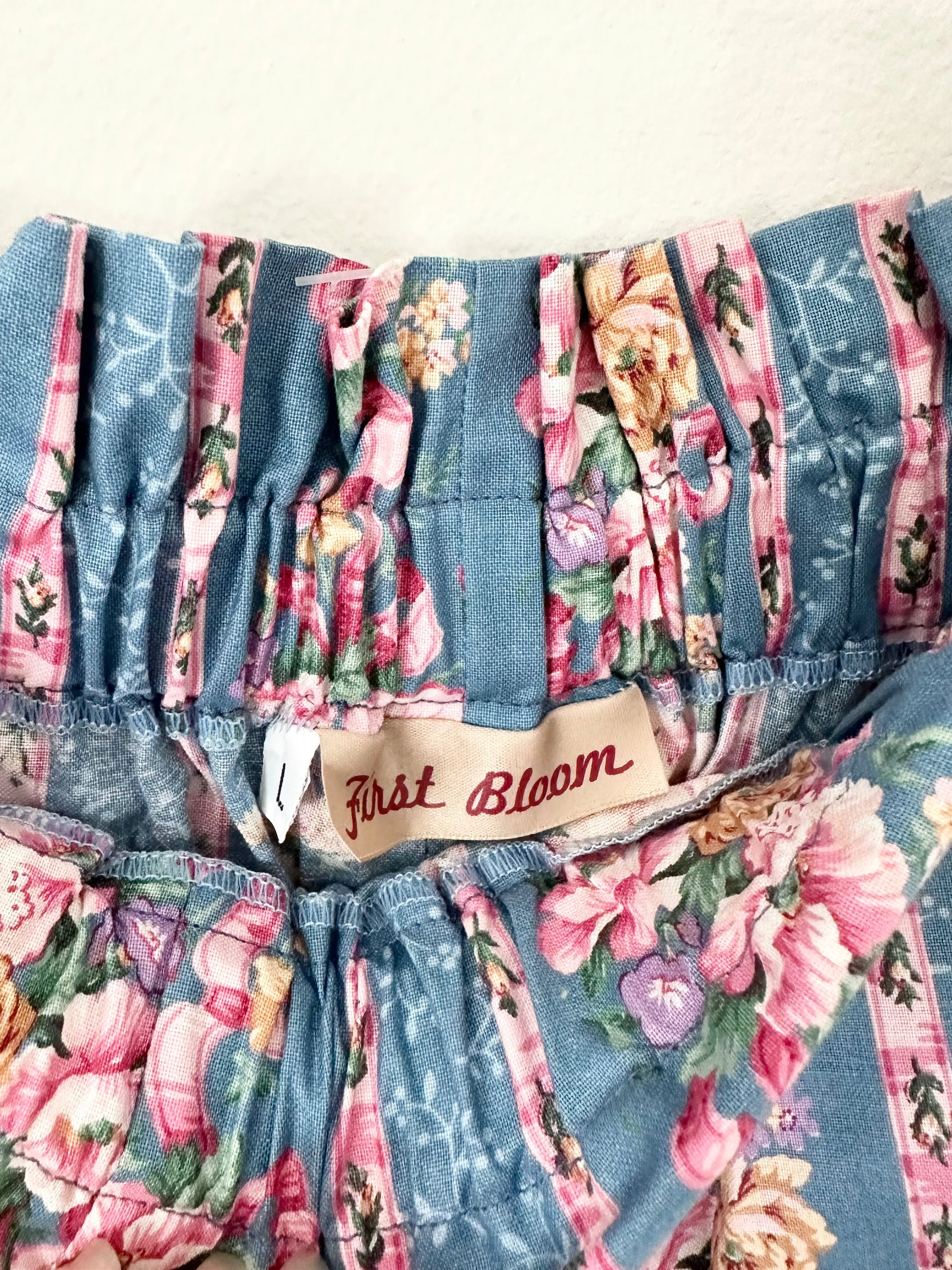 1980s Shabby Chic Floral Paperbag Cotton Shorts (L)